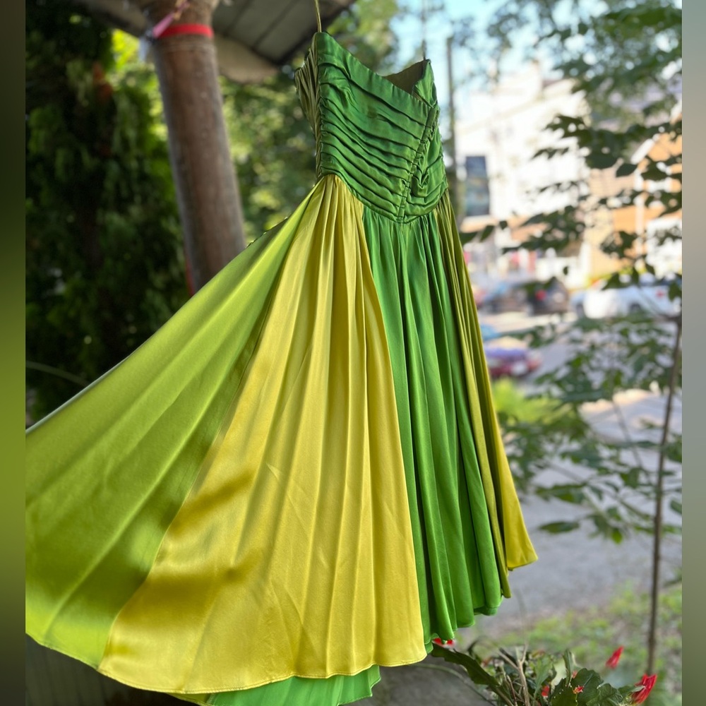 Vintage Betsy Johnson Green silk formal dress - Picture 3 of 3